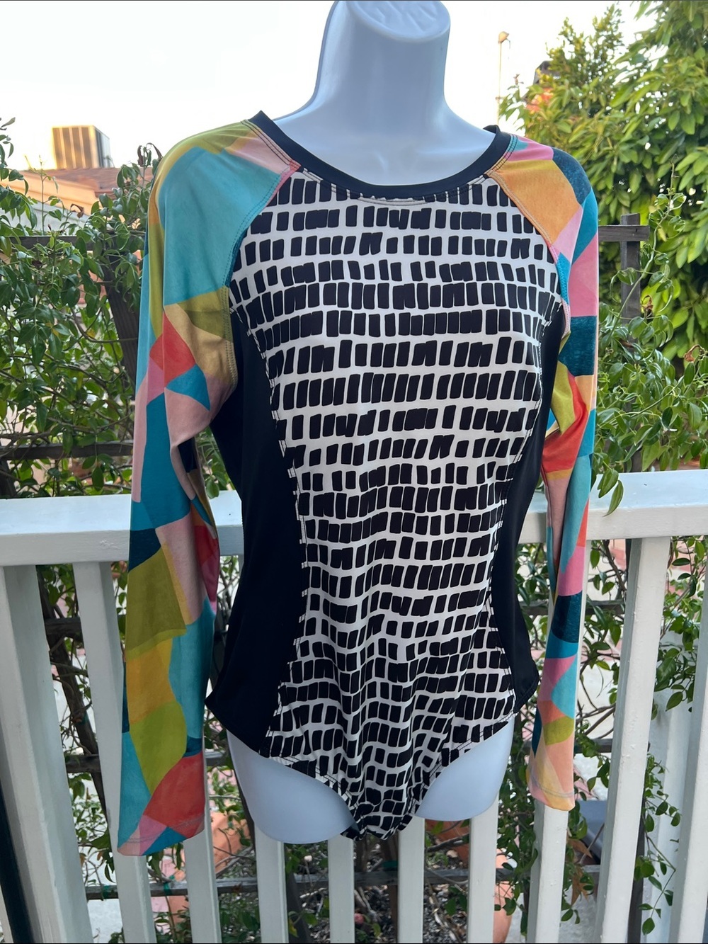 Colorblock Long Sleeve Swimsuit with Tie Neck “Tittle Nine” Size Large